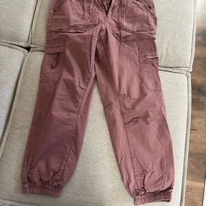 American EagleCasual Cargo Jogger Pants in Mauve